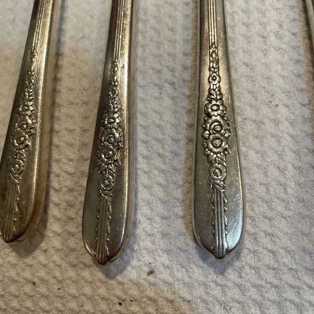 4 Nobility Plate 1939 Royal Rose Dinner Knives Oneida Silverplate Flatware